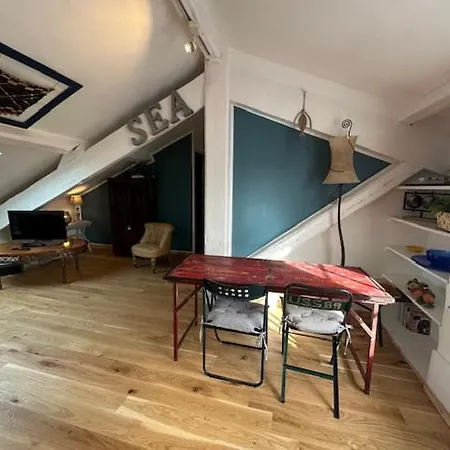 Chez Nella